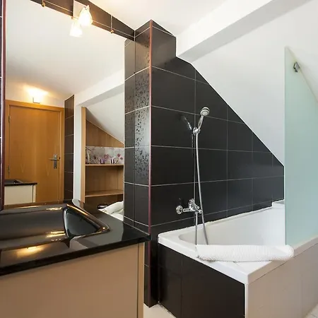 Joivy Bright 2br Apt With River Views &balcony In Alfama, Moments From Santa Apolonia Train Station * Lizbona