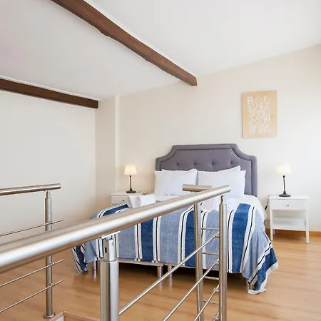 Joivy Bright 2br Apt With River Views &balcony In Alfama, Moments From Santa Apolonia Train Station Lisboa