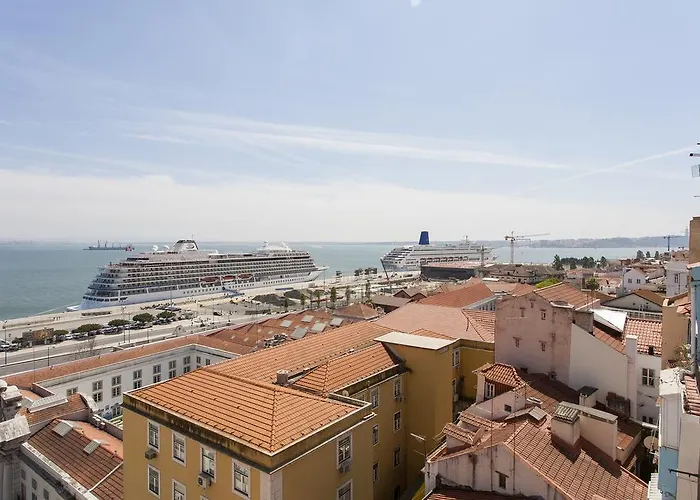 Appartement Joivy Bright 2br Apt With River Views &balcony In Alfama, Moments From Santa Apolonia Train Station *