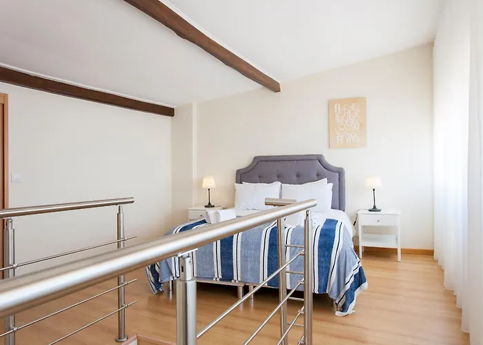 Joivy Bright 2br Apt With River Views &balcony In Alfama, Moments From Santa Apolonia Train Station Lisboa