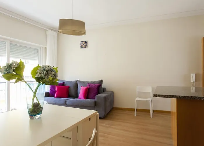 Appartement Joivy Bright 2br Apt With River Views &balcony In Alfama, Moments From Santa Apolonia Train Station Lisboa