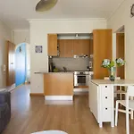 Joivy Bright 2br Apt With River Views &balcony In Alfama, Moments From Santa Apolonia Train Station Лиссабон
