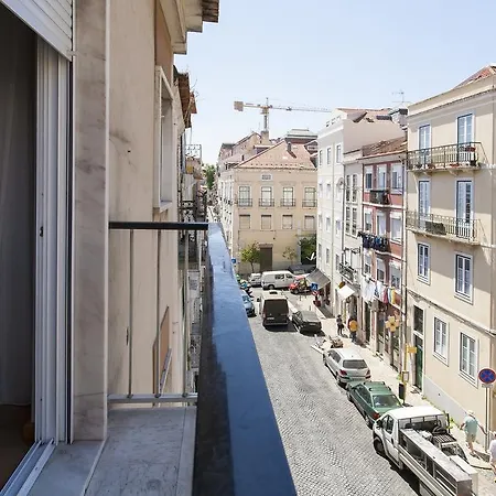 Joivy Bright 2br Apt With River Views &balcony In Alfama, Moments From Santa Apolonia Train Station Apartmán *