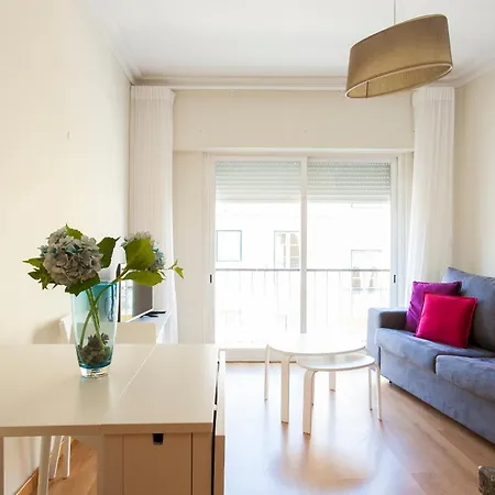 Joivy Bright 2br Apt With River Views &balcony In Alfama, Moments From Santa Apolonia Train Station * Lisboa