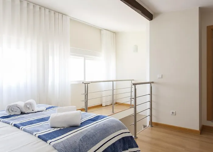 Joivy Bright 2br Apt With River Views &balcony In Alfama, Moments From Santa Apolonia Train Station * Lissabon
