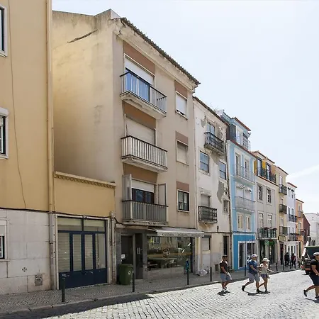 Daire Joivy Bright 2br Apt With River Views &balcony In Alfama, Moments From Santa Apolonia Train Station Lisboa